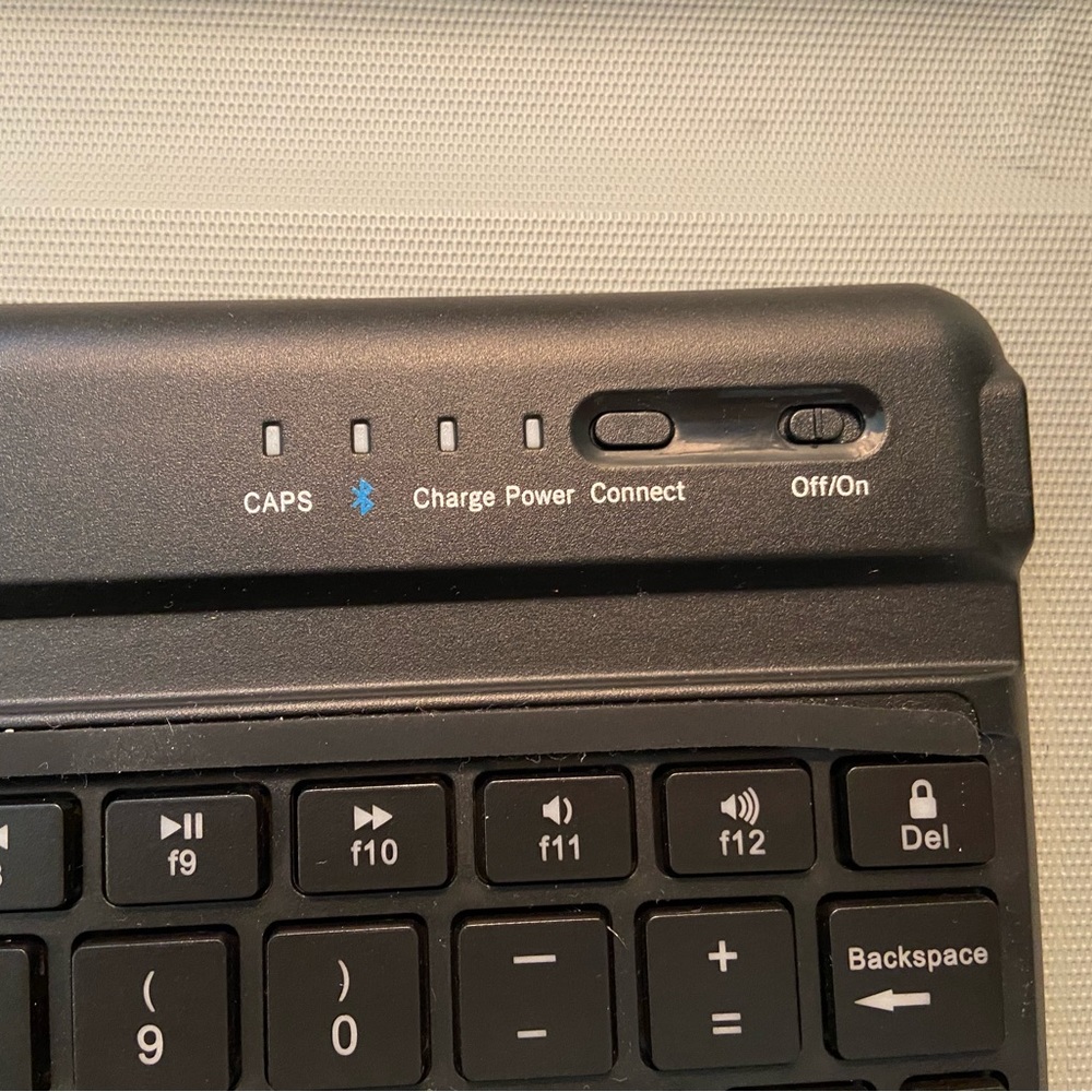 M-Edge Stealth Pro Keyboard - Picture 7 of 11
